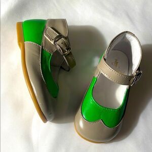 LUCCINI GREY AND GREEN LITTLE GIRL LEATHER SHOES.   NEW